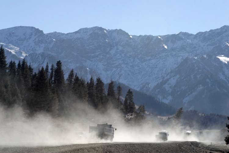 Zhuang Mountains and Mist